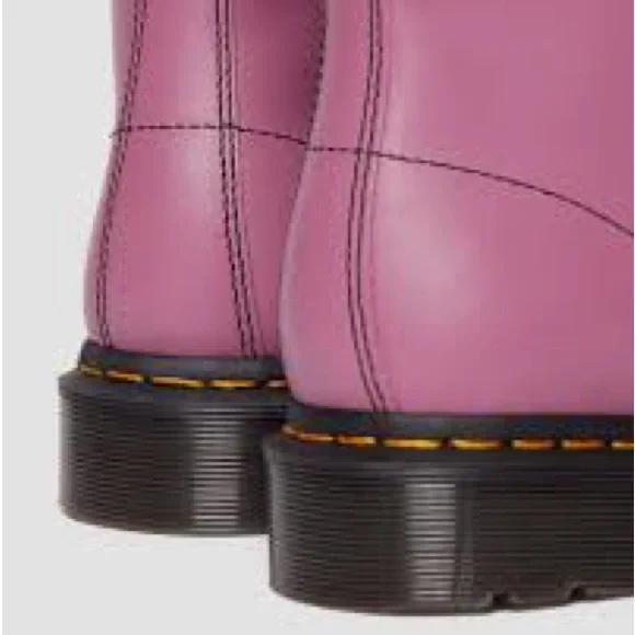 NWT 1460 8 EYE DR. MARTENS MUTED PURPLE SMOOTH LEATHER BOOTS 9